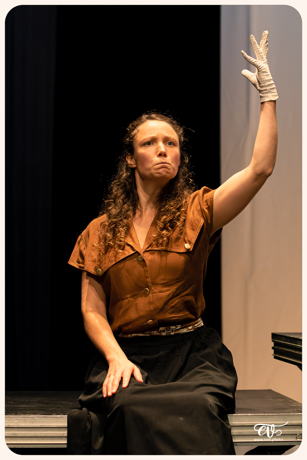 LA MESNIE H. - UN JOUR D'ÉTÉ